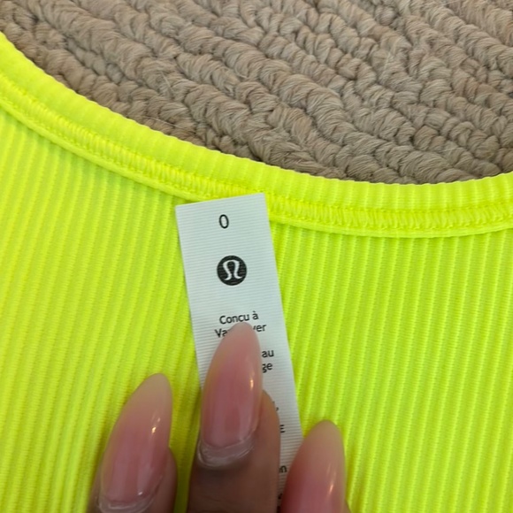 Lululemon power pivot tank - Picture 3 of 3